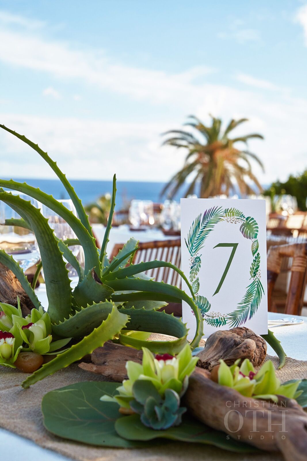 bermuda table wedding decor