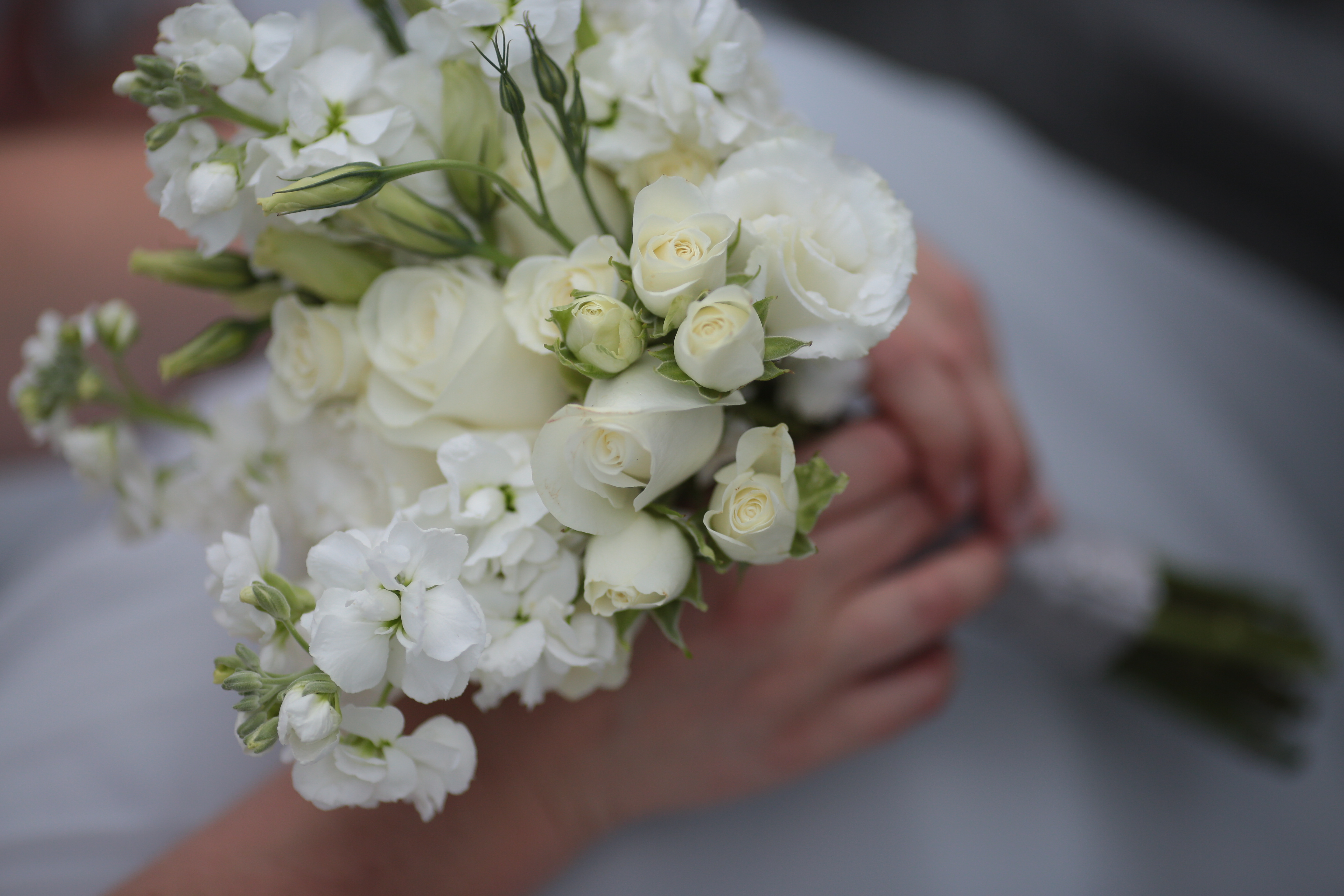 white and green bridesmaid bouquet