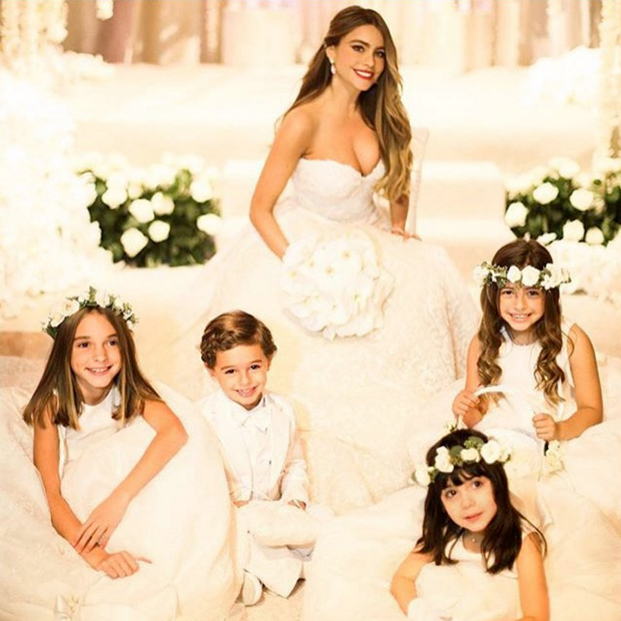 sofia vergara and flower girls