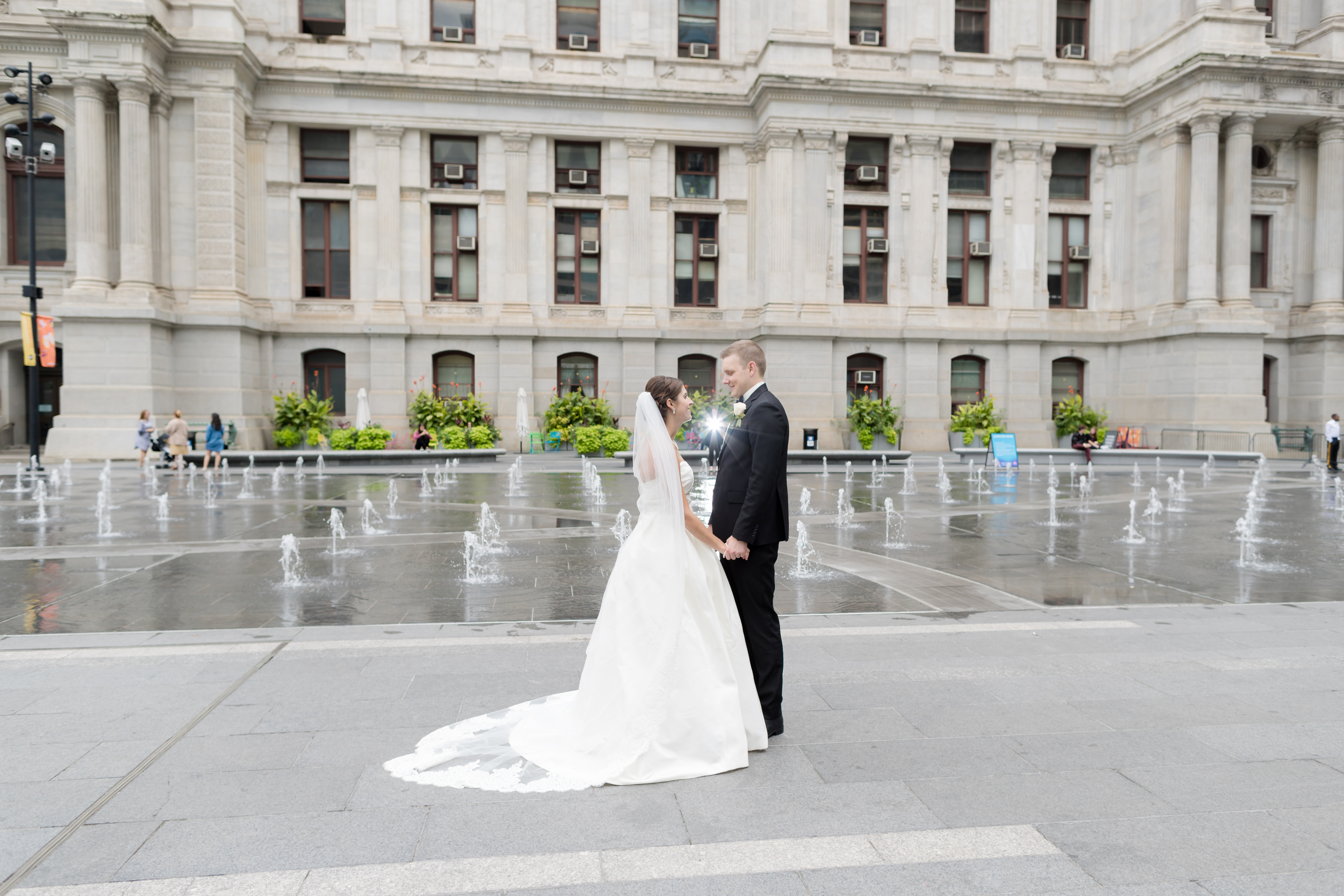 bride and groom in philadelphia