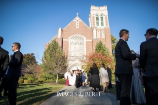 how do i find a wedding planner