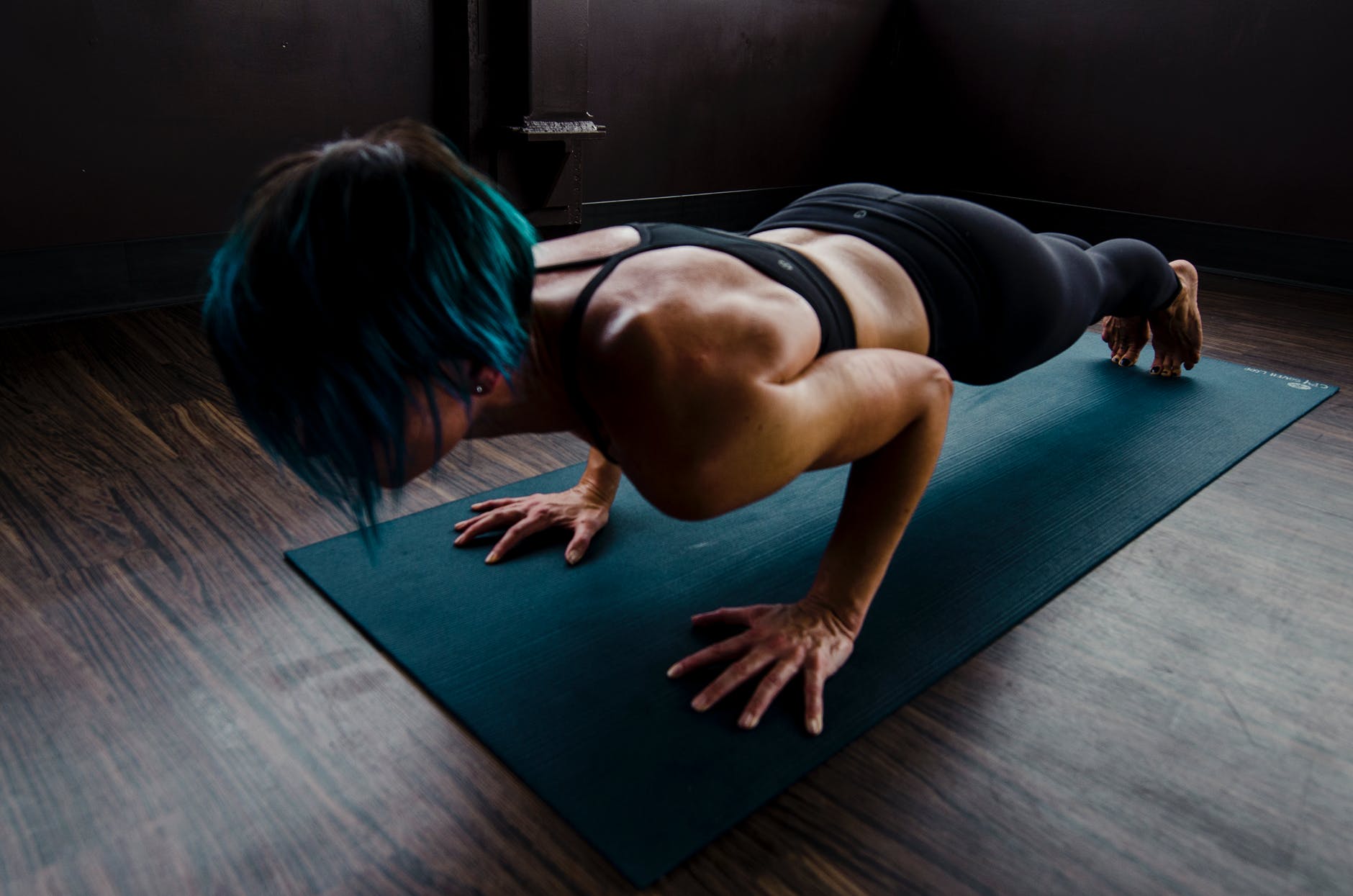 woman doing pushups