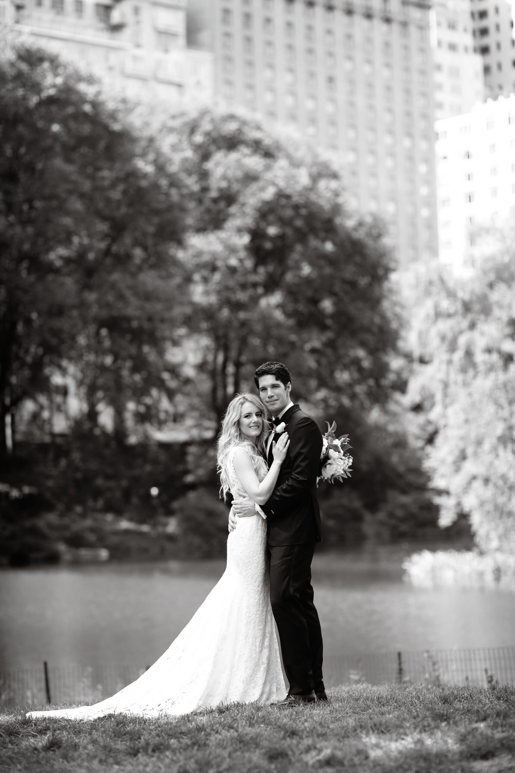 bride and groom photo in black and white