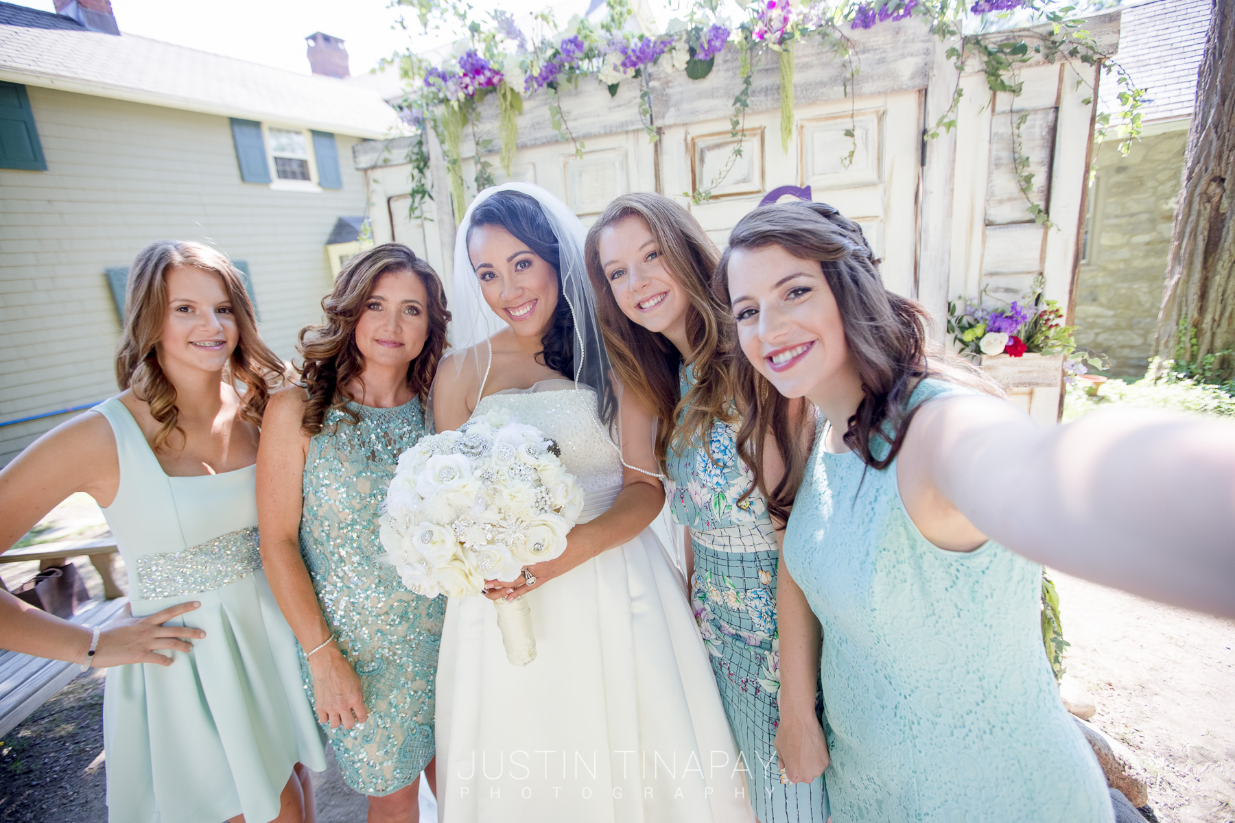bride and bridesmaids picture