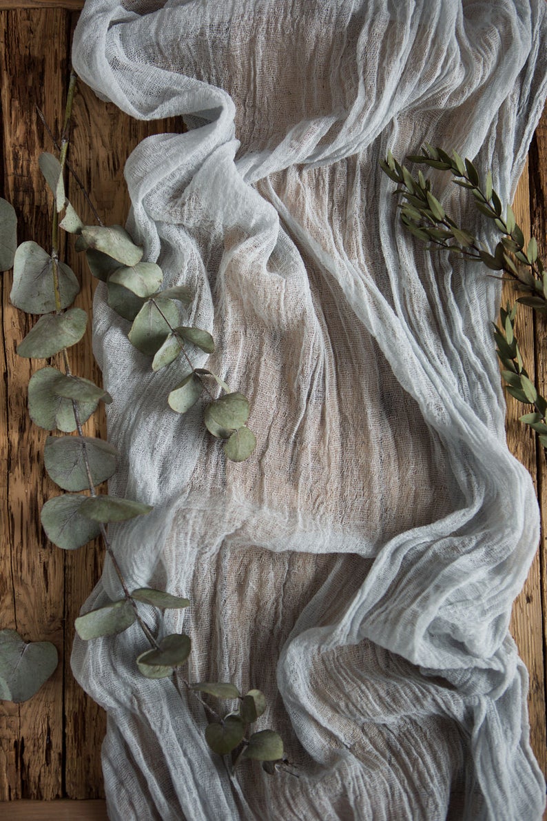 gray table runner wedding