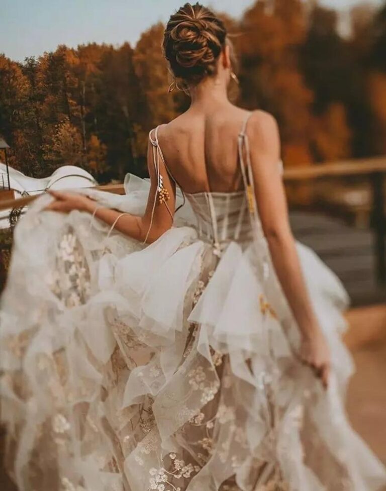 10 Amazing Online Wedding Dress Stores That Will Blow Your Mind