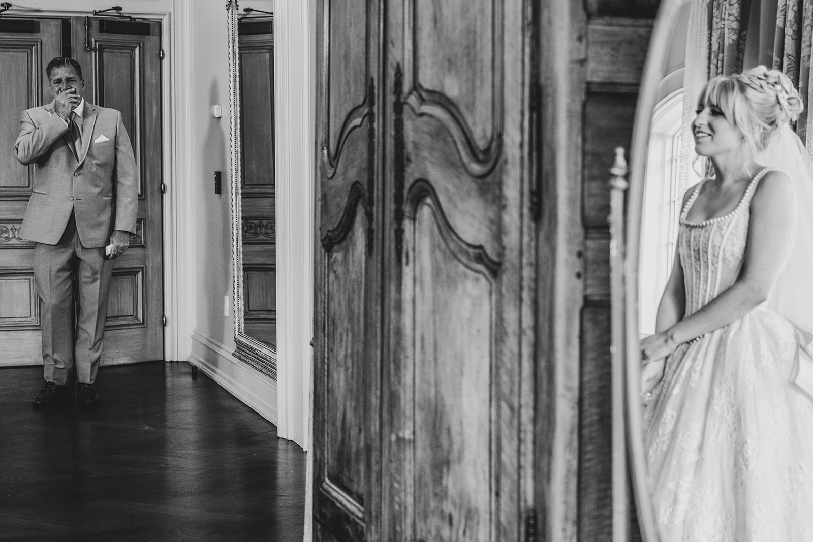 father of the bride seeing bride for first time